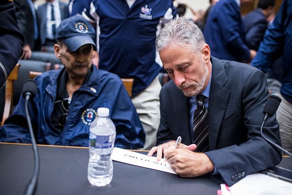 Jon Stewart and Alvarez / Photo: Getty Images