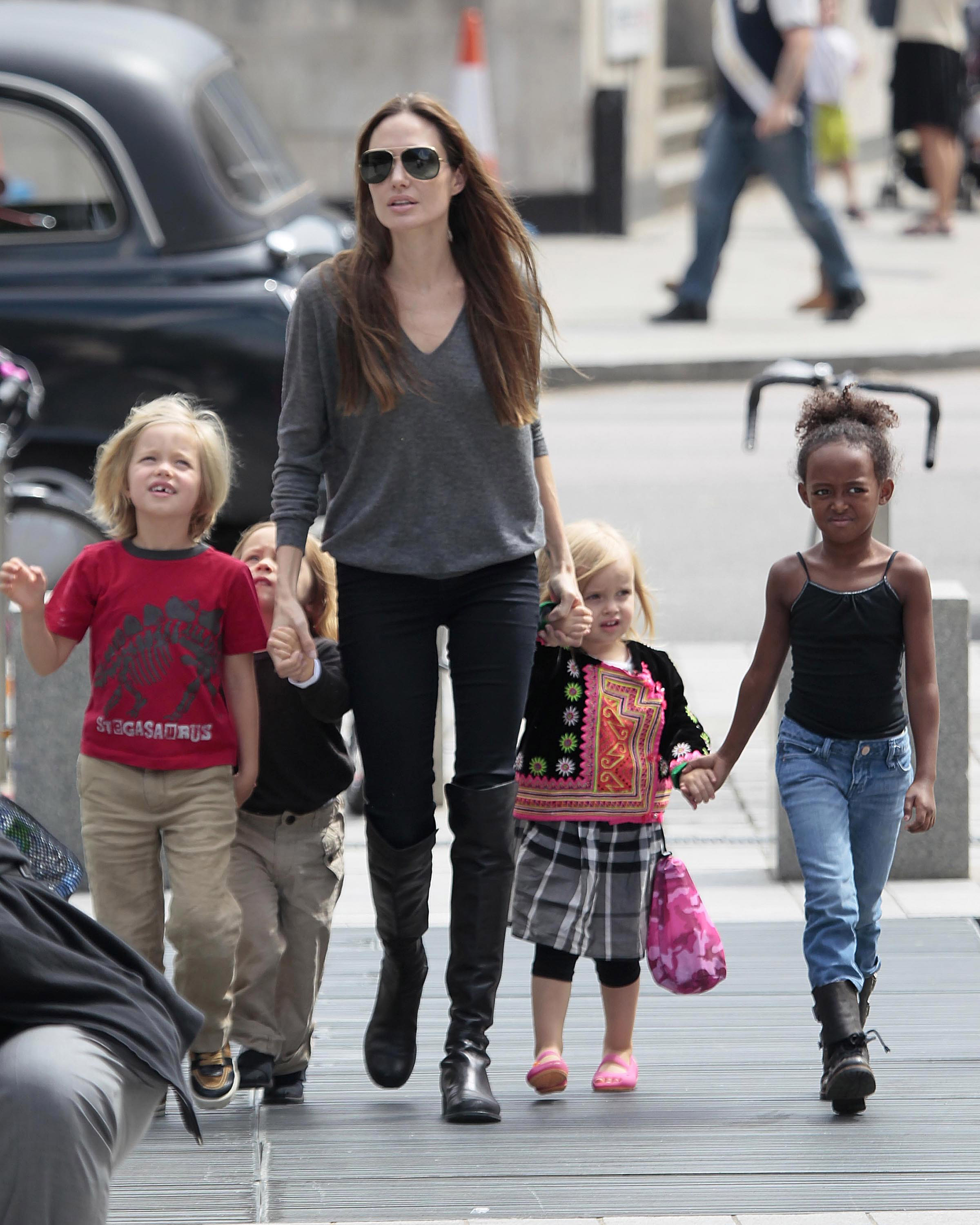 Angelina Jolie sighted arriving at The London Aquarium with her children Shiloh, Knox, Vivienne and Zahara on July 25, 2011 in London, England | Source: Getty Images