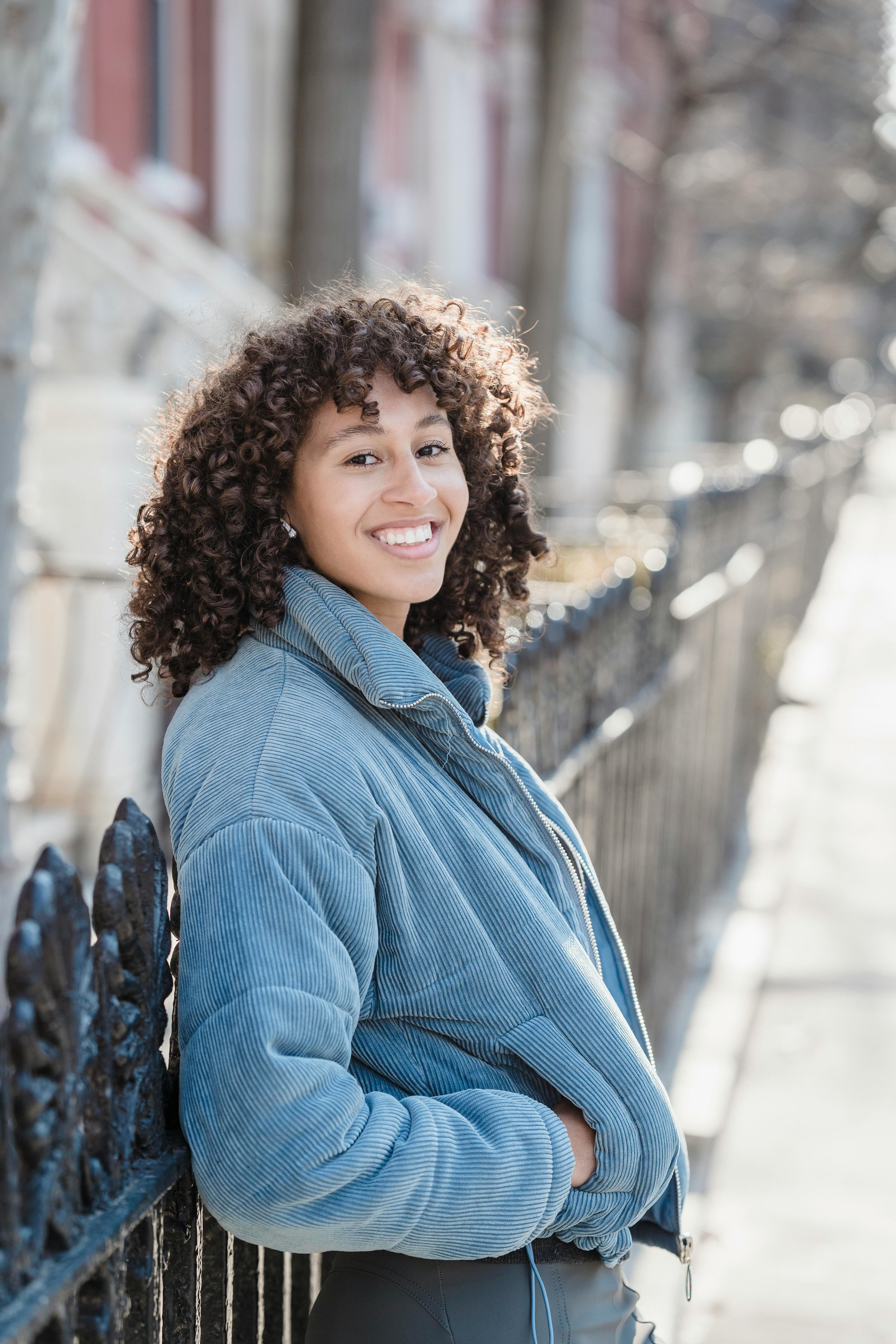 A happy woman smiling | Source: Pexels