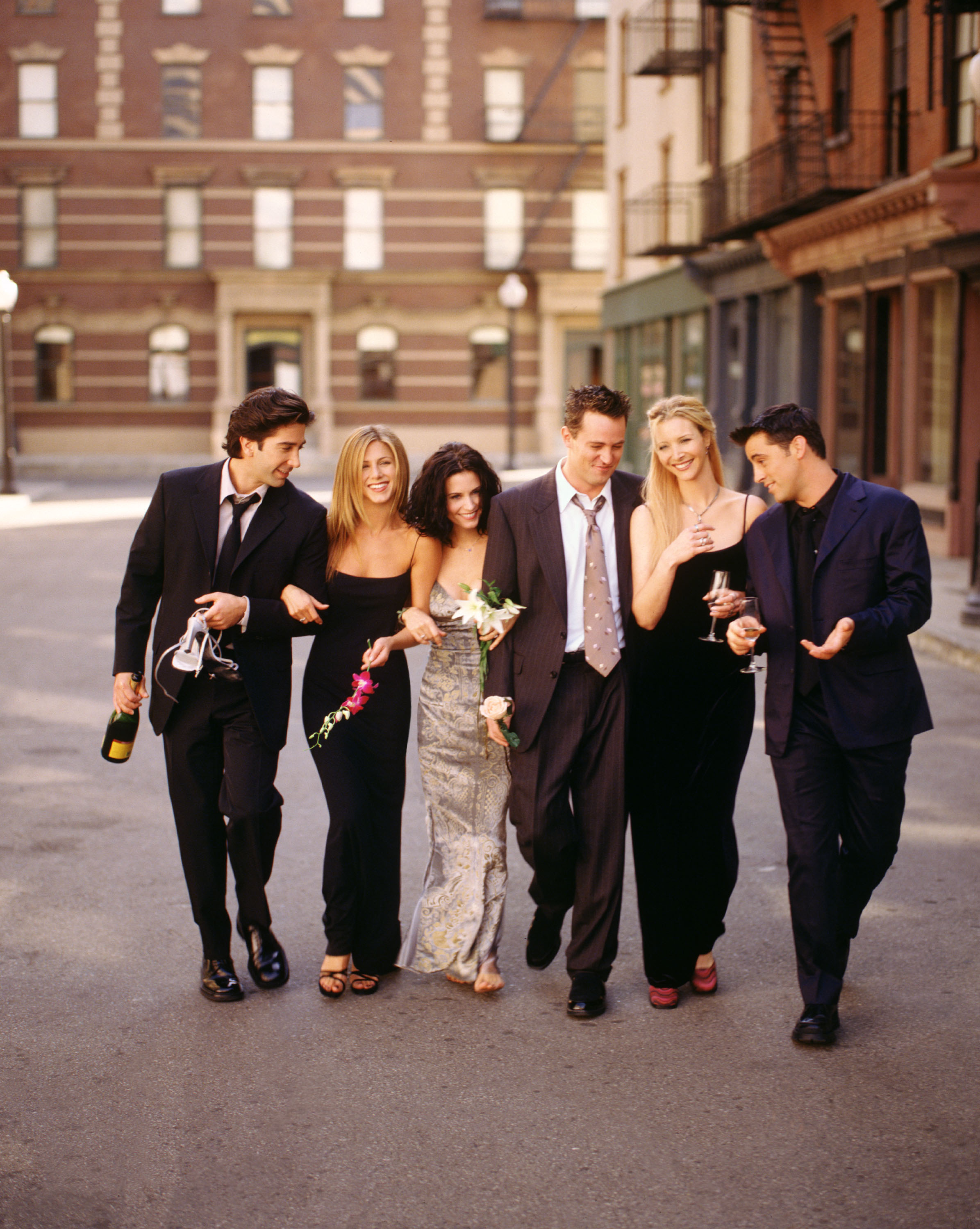 (L-R) David Schwimmer, Jennifer Aniston, Courteney Cox, Matthew Perry, Lisa Kudrow, and Matt LeBlanc on the set of "Friends," 2001 | Sources: Getty Images