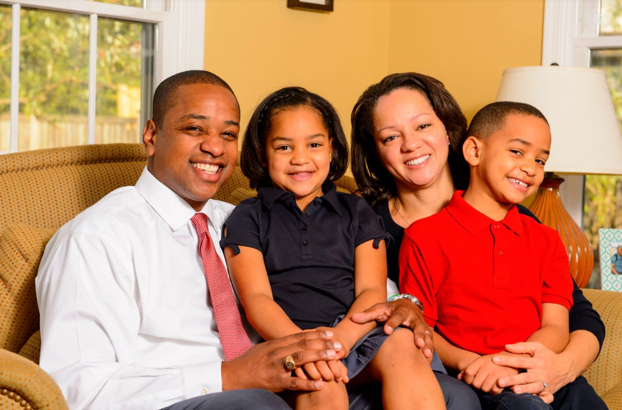Justin and Cerina Fairfax sit with their children, Cameron and Carys, during a family portrait at home | Source: Facebook/justin.fairfax.2025