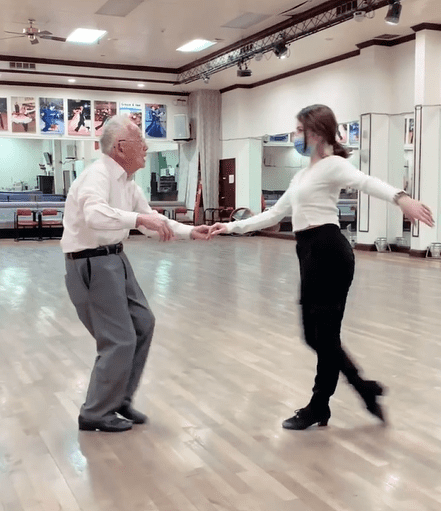 Liya Kazbekova dancing with Tom.  | Source: Instagram.com/  liya.kazbekova