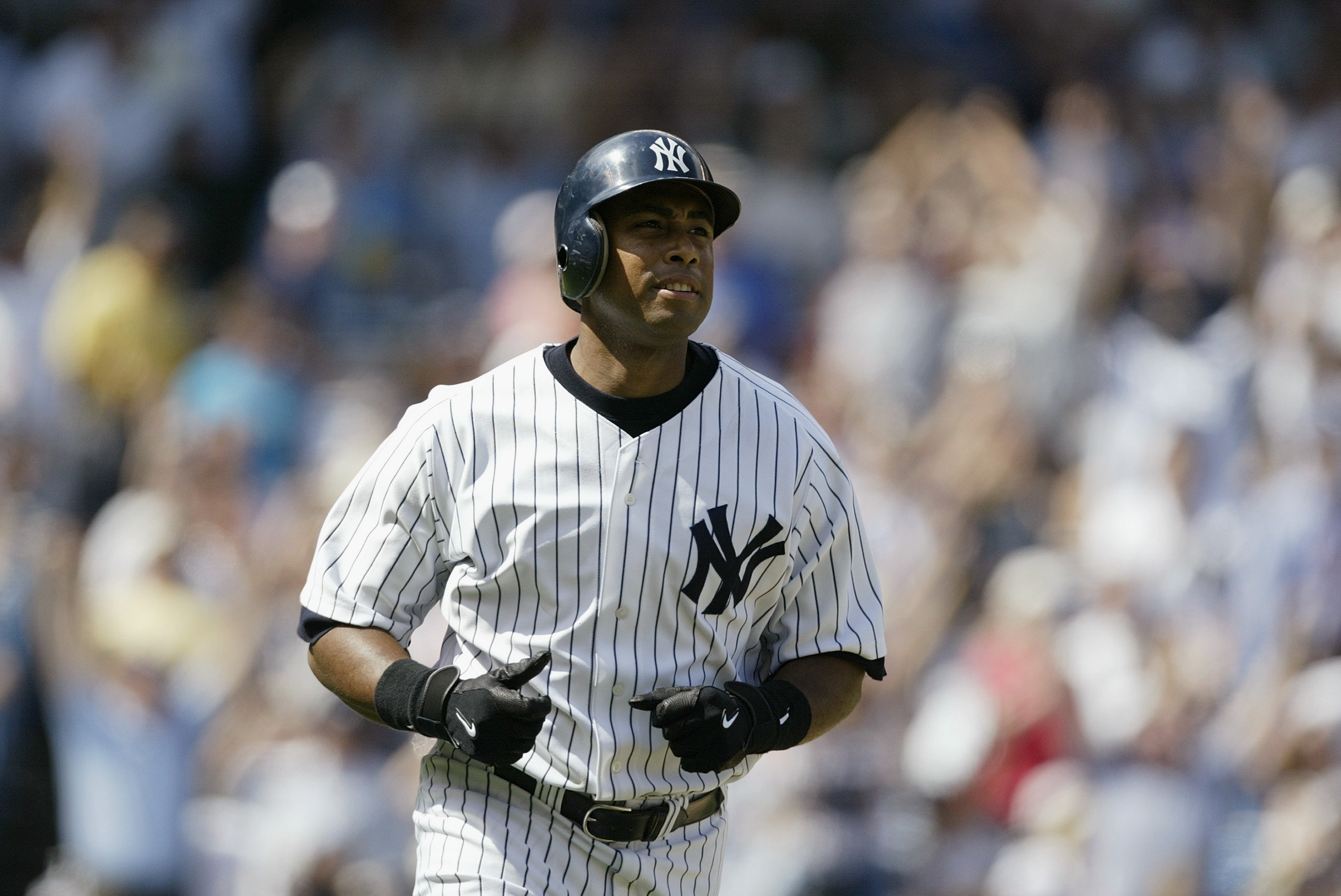 Bernie Williams #51 of the New York Yankees runs during the game against the Toronto Blue Jays at Yankee Stadium on August 9, 2004 in the Bronx, New York.  | Photo: GettyImages