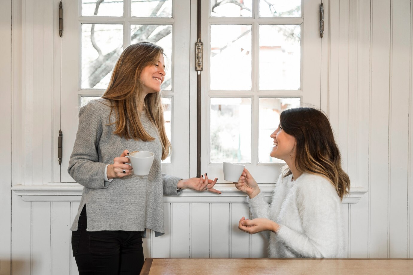 Two women talking over coffee | Source: Freepik