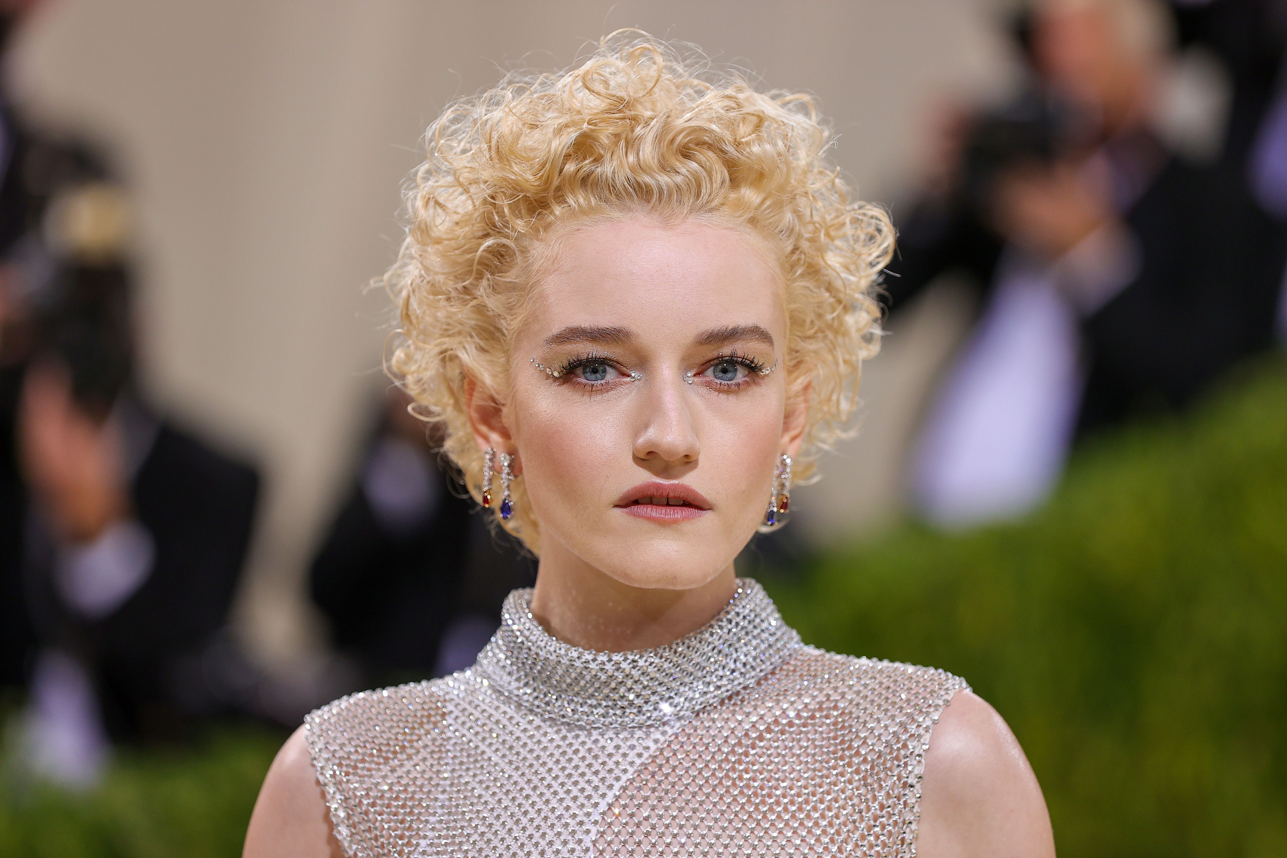  Julia Garner during The 2021 Met Gala Celebrating In America: A Lexicon Of Fashion at Metropolitan Museum of Art on September 13, 2021, in New York City. | Source: Getty Images