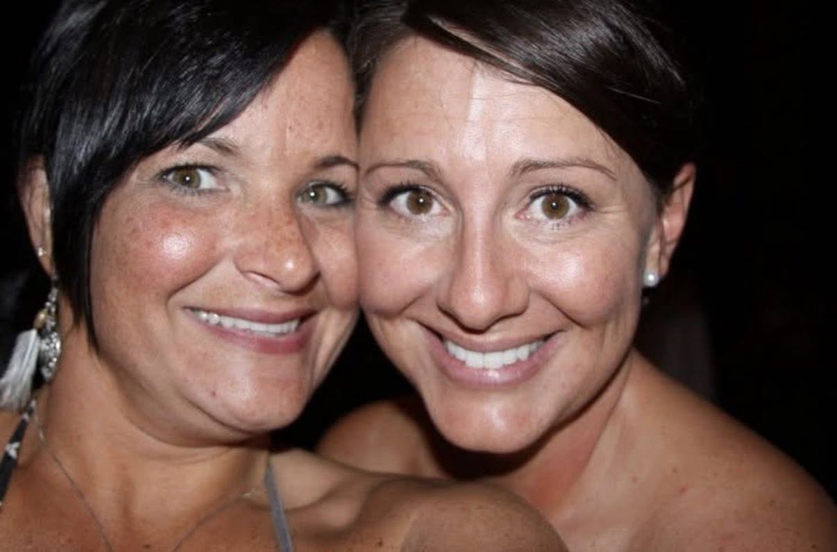 Spring Weems (right) with a friend | Source: Facebook/brenna.reaves