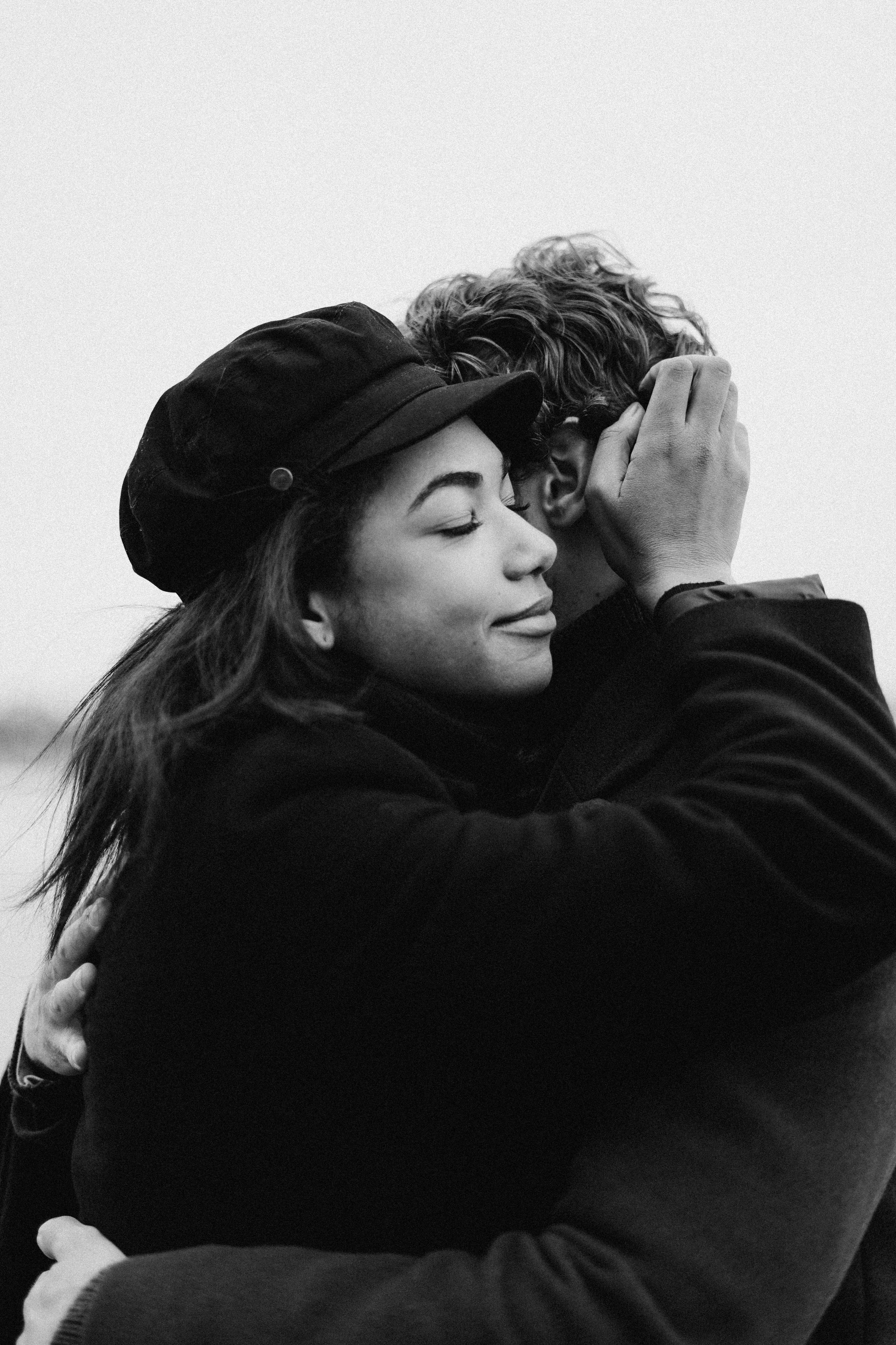 A couple hugging each other | Source: Pexels