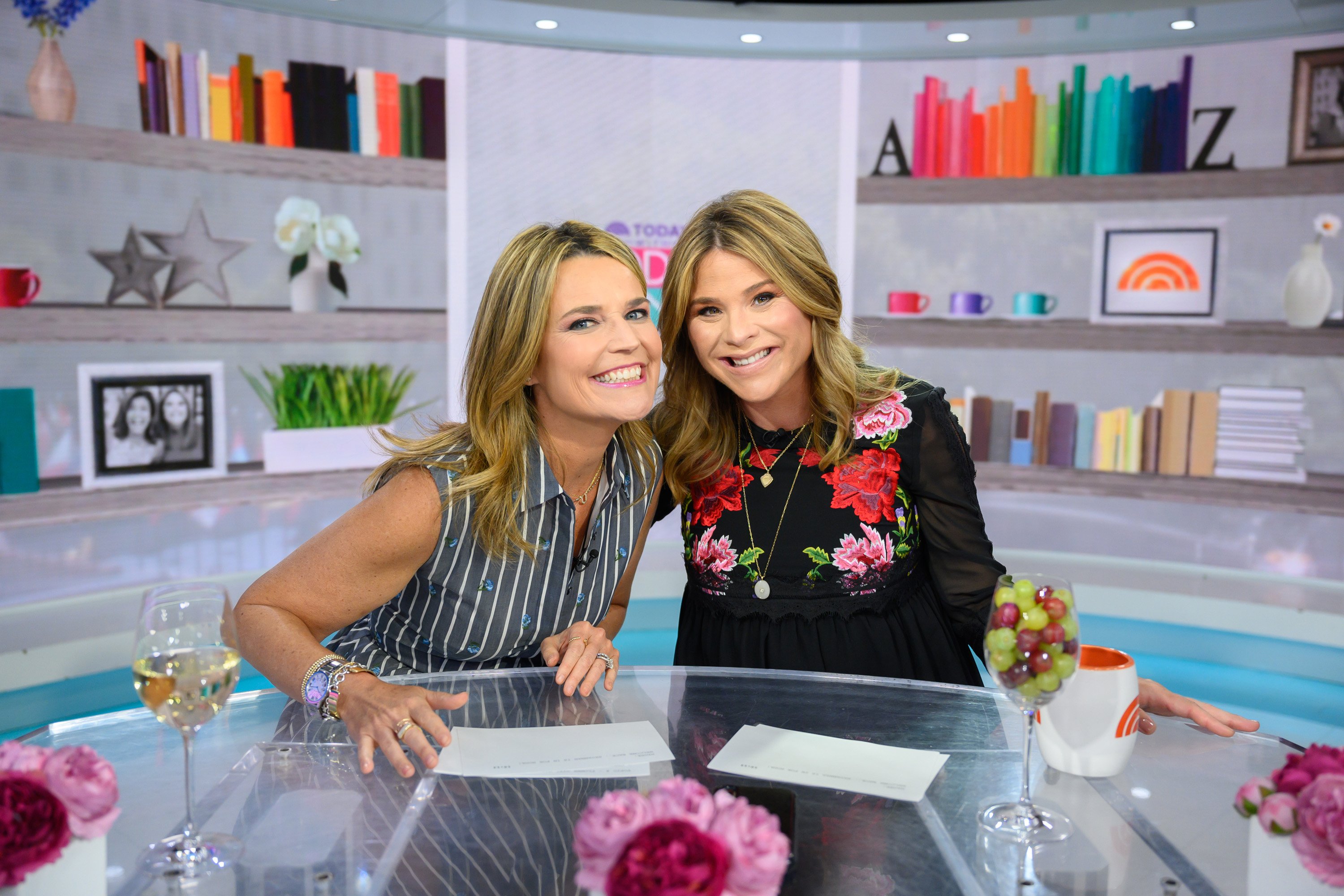 Lawyer and TV host Savannah Guthrie and co-host Jenna Bush Hager in "Today" set. | Photo: Getty Images