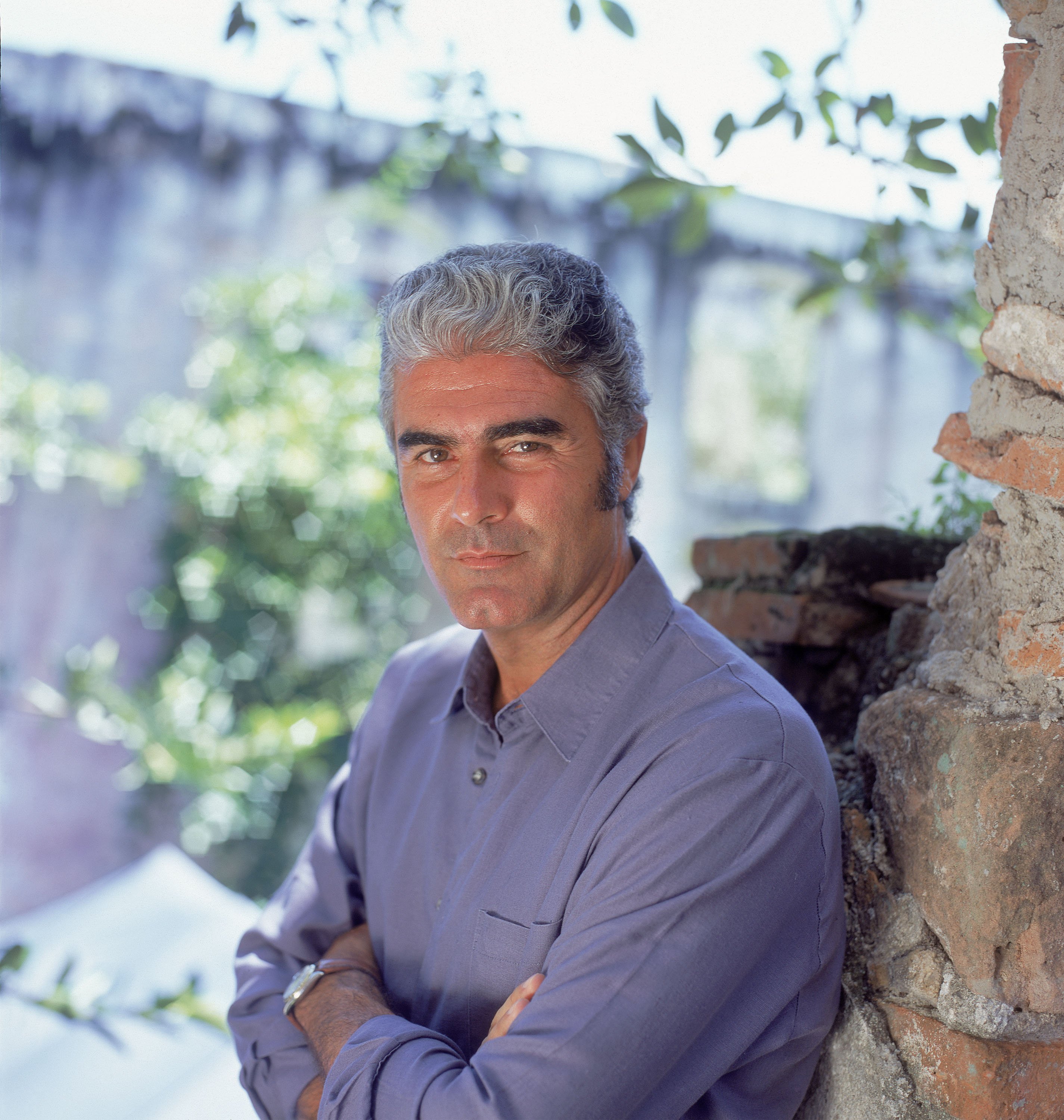 Saúl Lisazo posa para retrato en agosto del 2000 en Cuernavaca, México, poco después de ser nombrado "El Hombre Más Sexy del Mundo" por la revista People en Español || Fuente: Getty Images Saúl Lisazo posa para retrato en agosto del 2000 en Cuernavaca, México, poco después de ser nombrado "El Hombre Más Sexy del Mundo" por la revista People en Español || Fuente: Getty Images