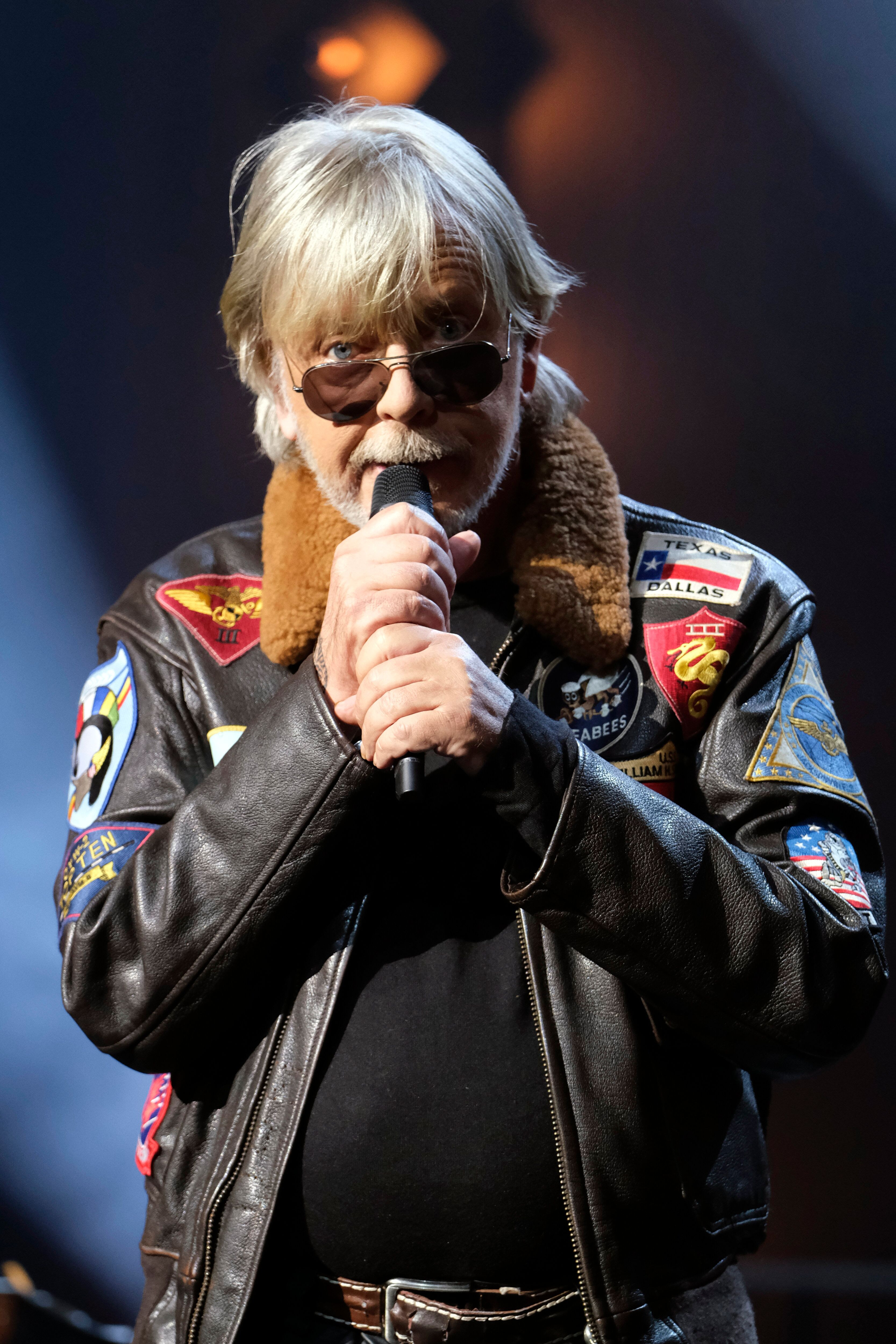 Renaud Sechan reçoit le «Grand Prix de la Sacem» à la salle Pleyel le 10 décembre 2018 à Paris. | Photo : Getty Images