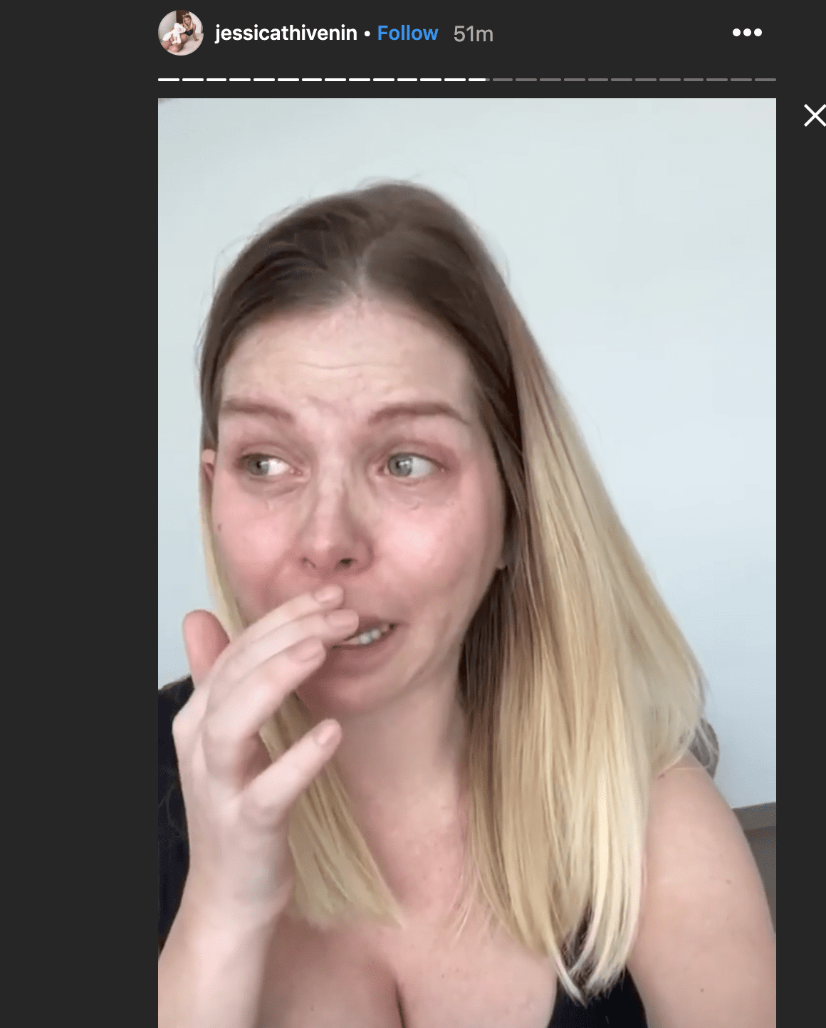 Jessica Thiven entrain de pleurer | Photo : Instagram/jessicathivenin