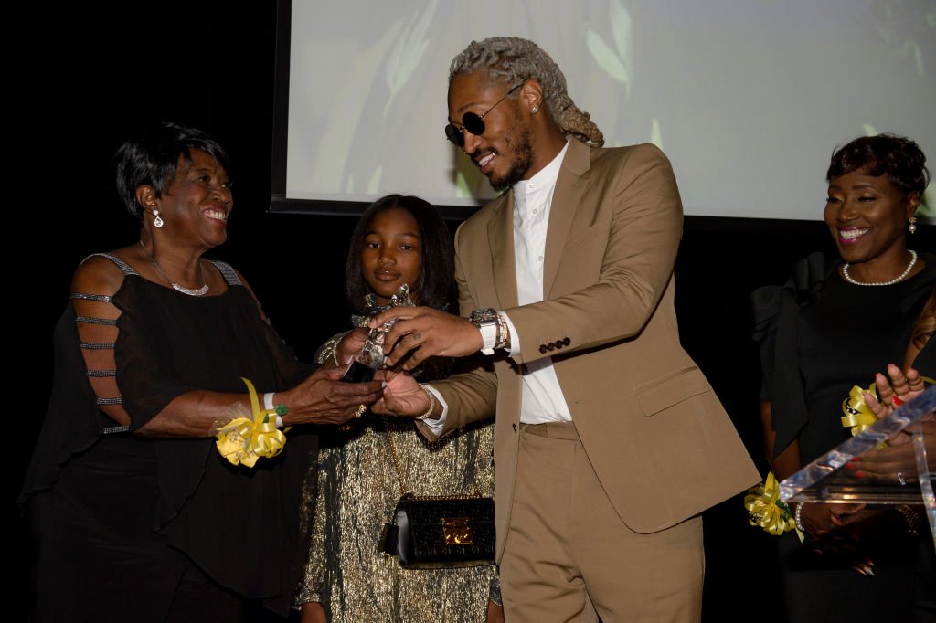 Future honoring his grandmother, Emma Jean Boyd with a community service award at the Golden Wishes Gala on November 16, 2019. | Photo: Getty Images