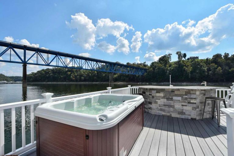 The houseboat has a roof deck with hot tub and slide included.  | Photo: Harbor Cottage House Boats.