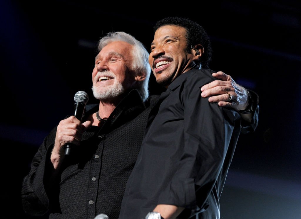 Singers Kenny Rogers and Lionel Richie perform onstage during Lionel Richie and Friends in Concert presented by ACM held at the MGM Grand Garden Arena on April 2, 2012 in Las Vegas, Nevada. | Source: Getty Images