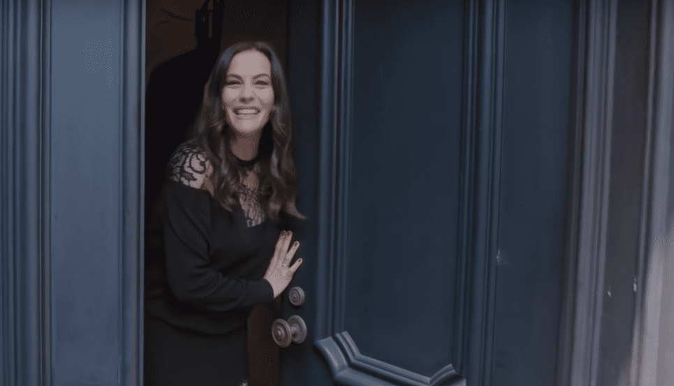 Liv Tyler opens the door of her Manhattan townhouse | Source: YouTube/Architectural Digest 