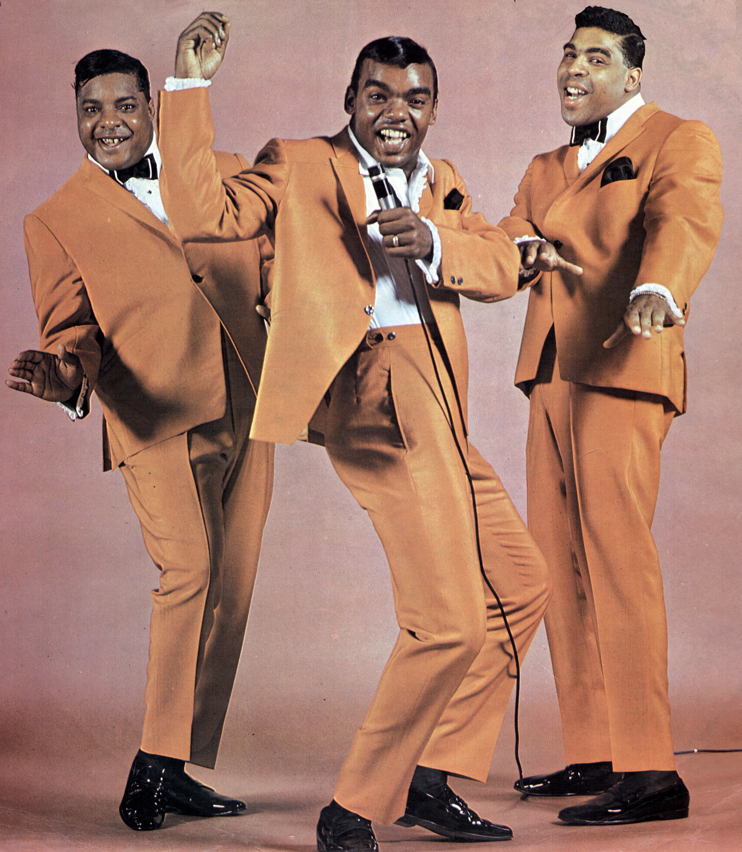 The Isley Brothers posing for a group picture in 1962 | Source: Getty Images