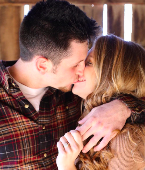 Hannah Harper sharing a kiss with her husband, posted on February 14, 2019. | Source: Instagram/hannahharper