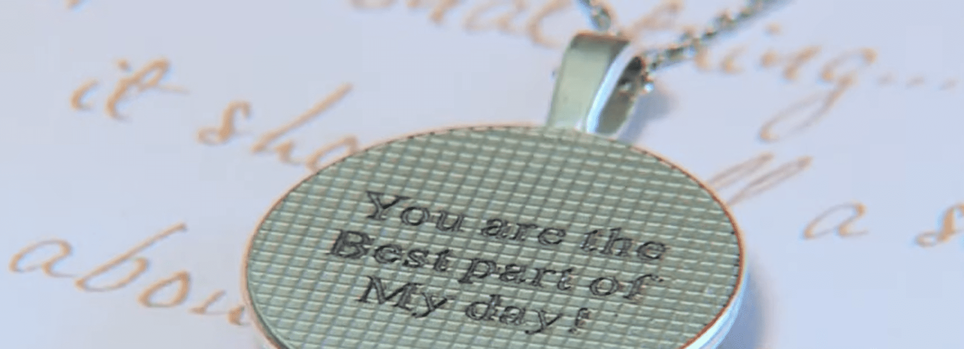 The medallion Elbert Berry made for Emma Grace.│Source: youtube.com/WVTM13News