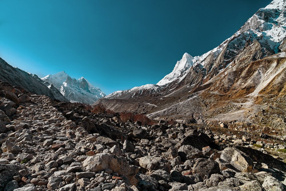 A valley and mountain view of the Gaumukh glacier in Himalaya in Gangotri, Uttarakhand, India | Photo: Shutterstock/Vasily Gureev