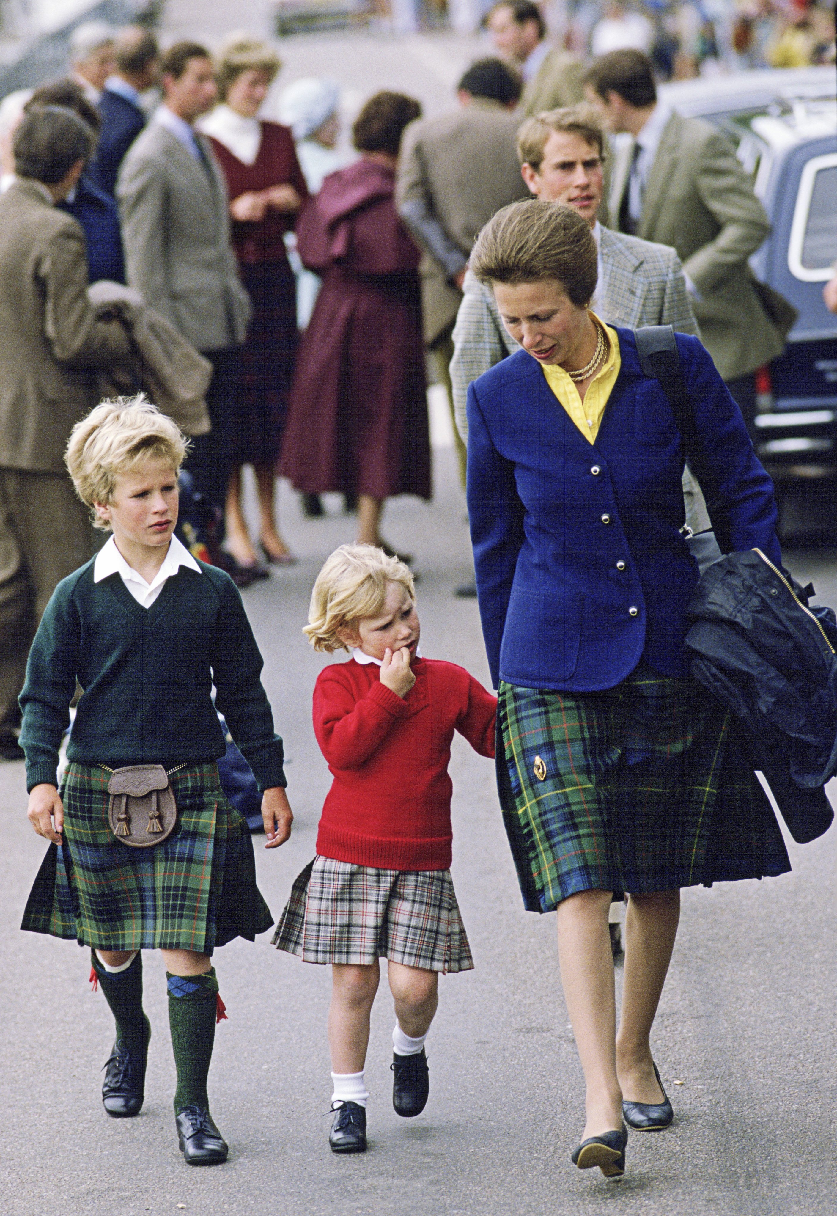 Princess Anne with her children, Peter and Zara, in Scotland in 1985 | Source: Getty Images