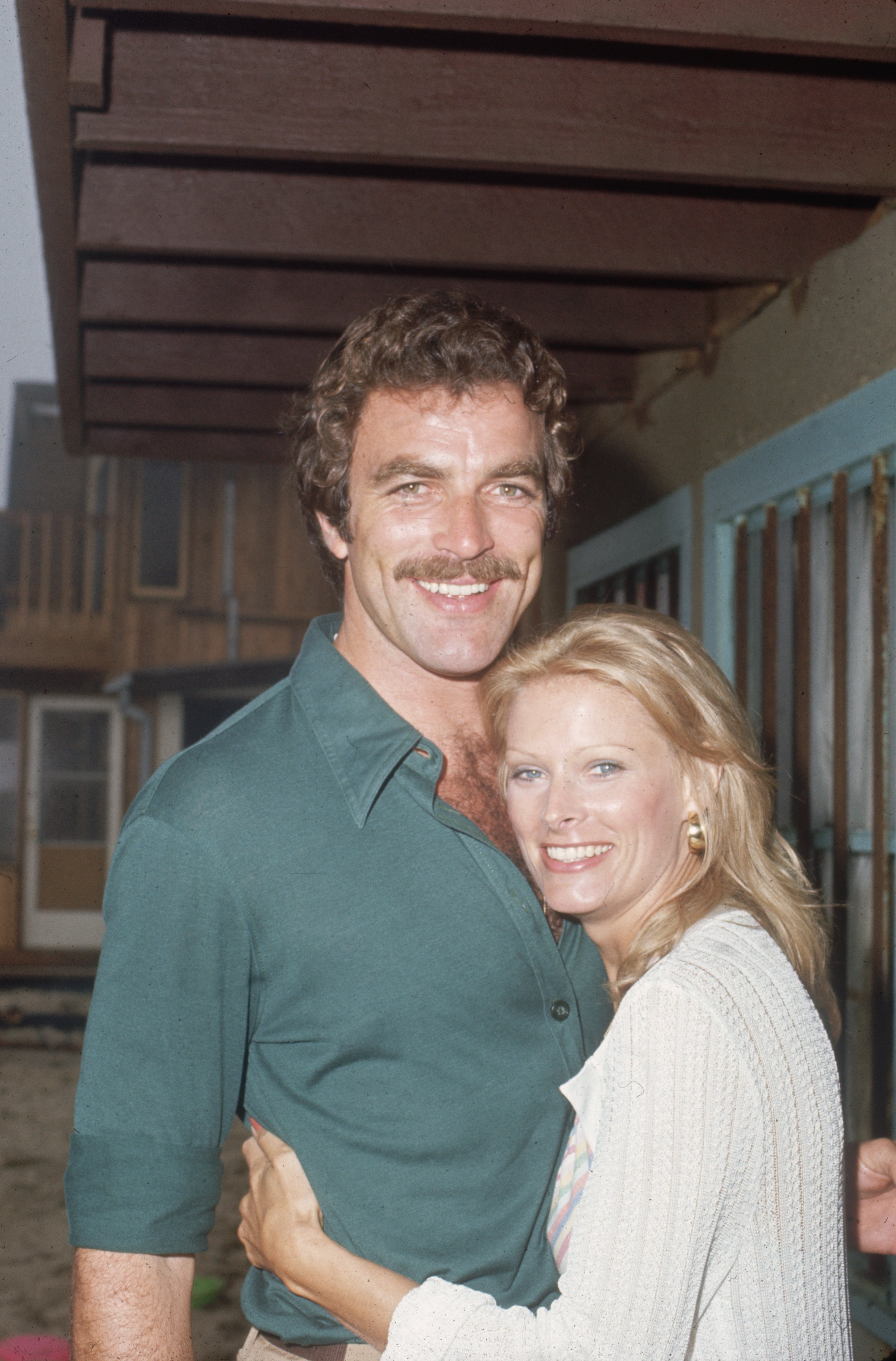 Tom Selleck and Jacqueline Ray at Robert Colbert's birthday party on October 4, 1975 | Source: Getty Images