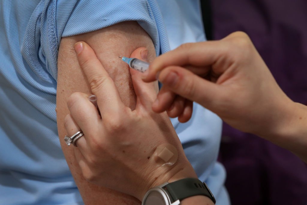 Administration de l'AstraZeneca contre la COVID-19 | Photo : Getty Images