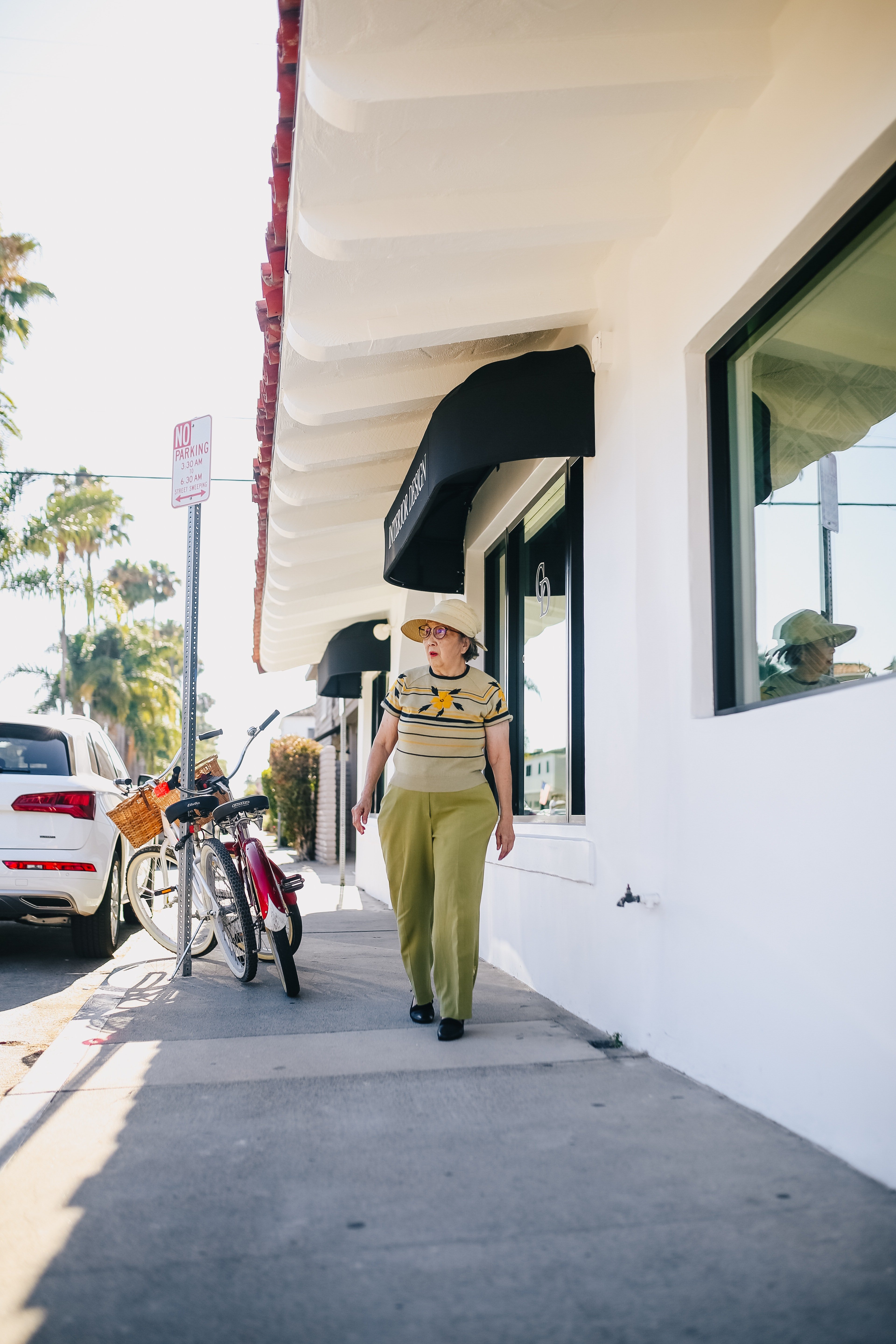 Mrs. Brooks followed the triplets | Photo: Pexels