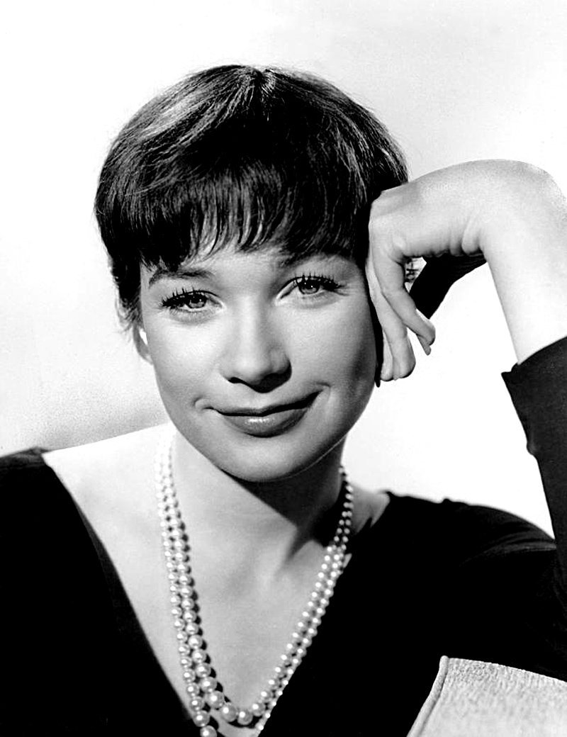 Publicity photo of Shirley MacLaine in The Apartment. | Photo: Wikimedia Commons Images