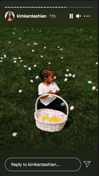 Kim Kardashian's Instagram story of her son enjoying the Easter Egg Hunt in Palm Springs | Photo: Instagram / Kim Kardashian