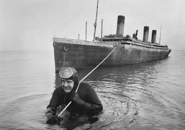 Professional frogman Courtney Brown tows a 55 foot scale model of the sunken liner Titanic during work on the film Raise the Titanic!  | Source: Getty Images