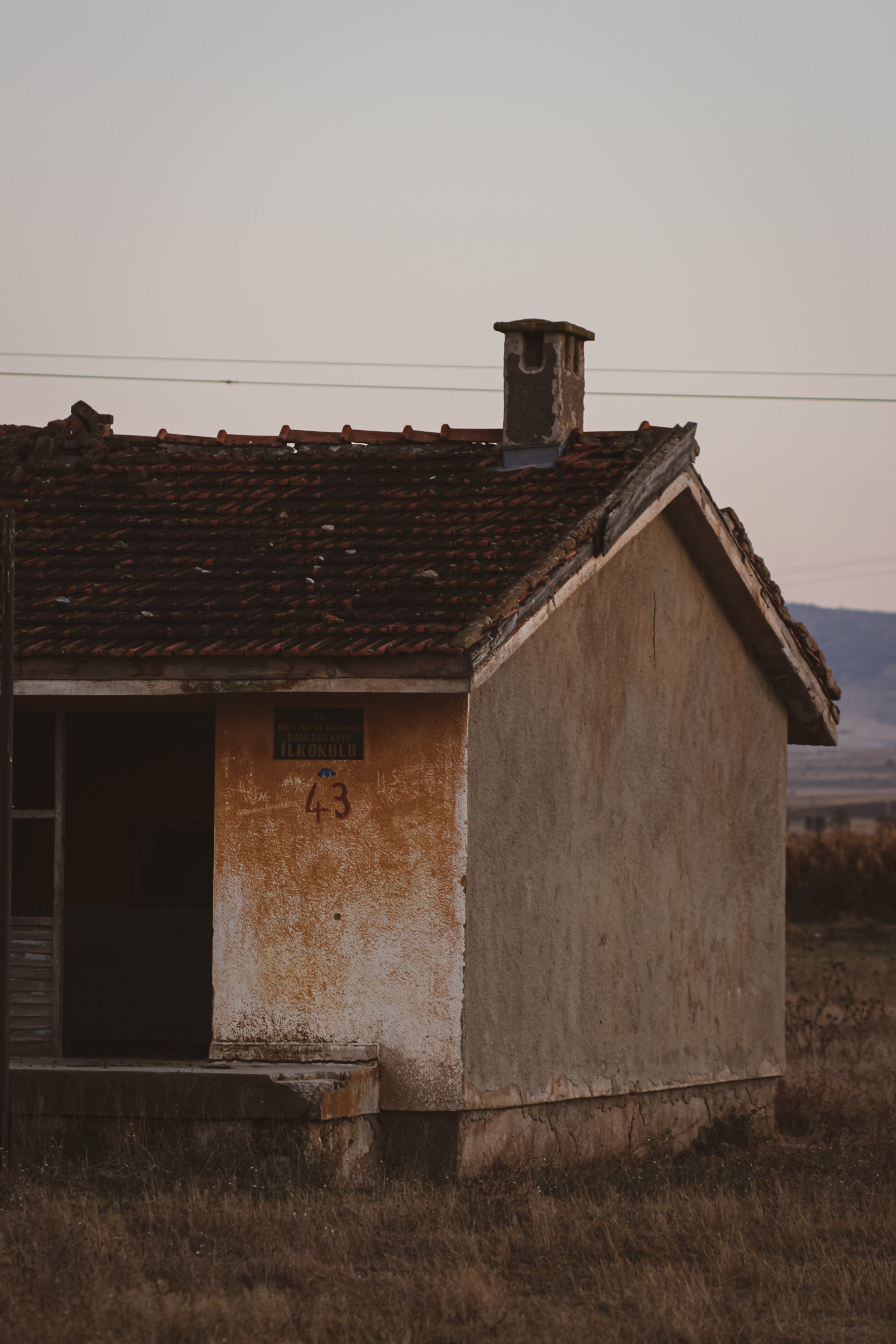 An old house on a farm. | Source: Pexels