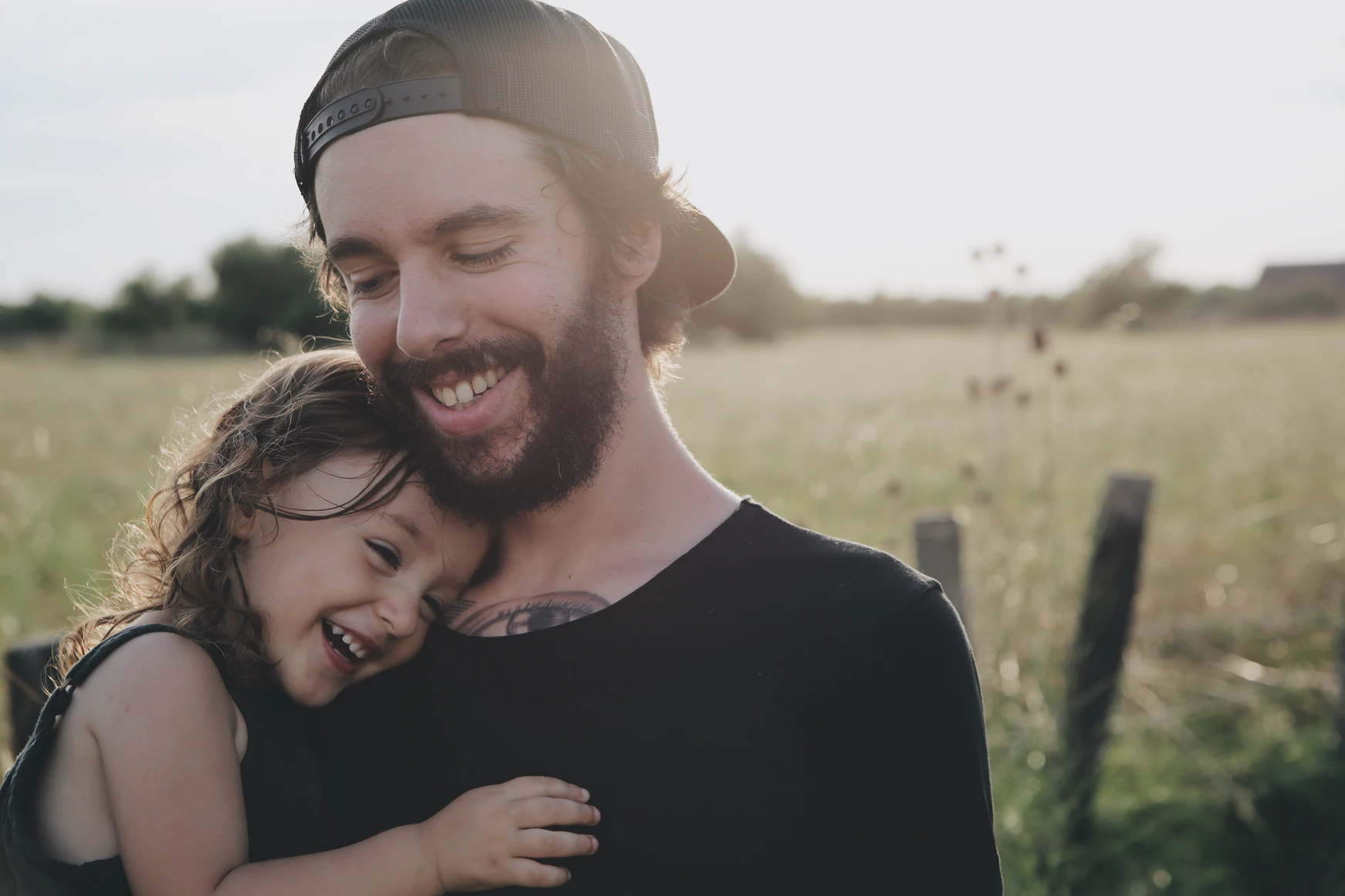 A candid photo of a father hugging his little girl. | Source: Unsplash