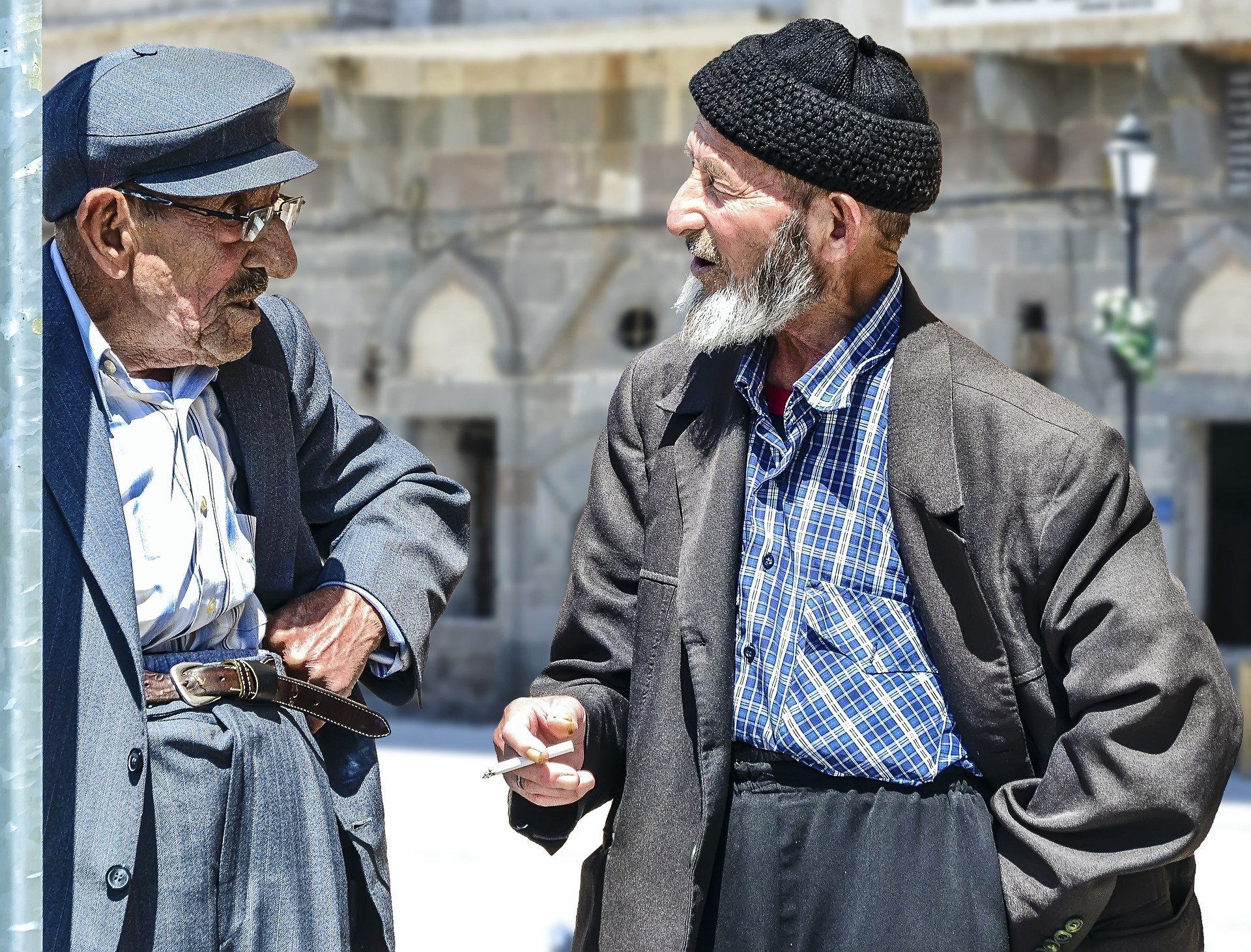 Two senior men talking. | Source. Isa KARAKUS/Pixabay