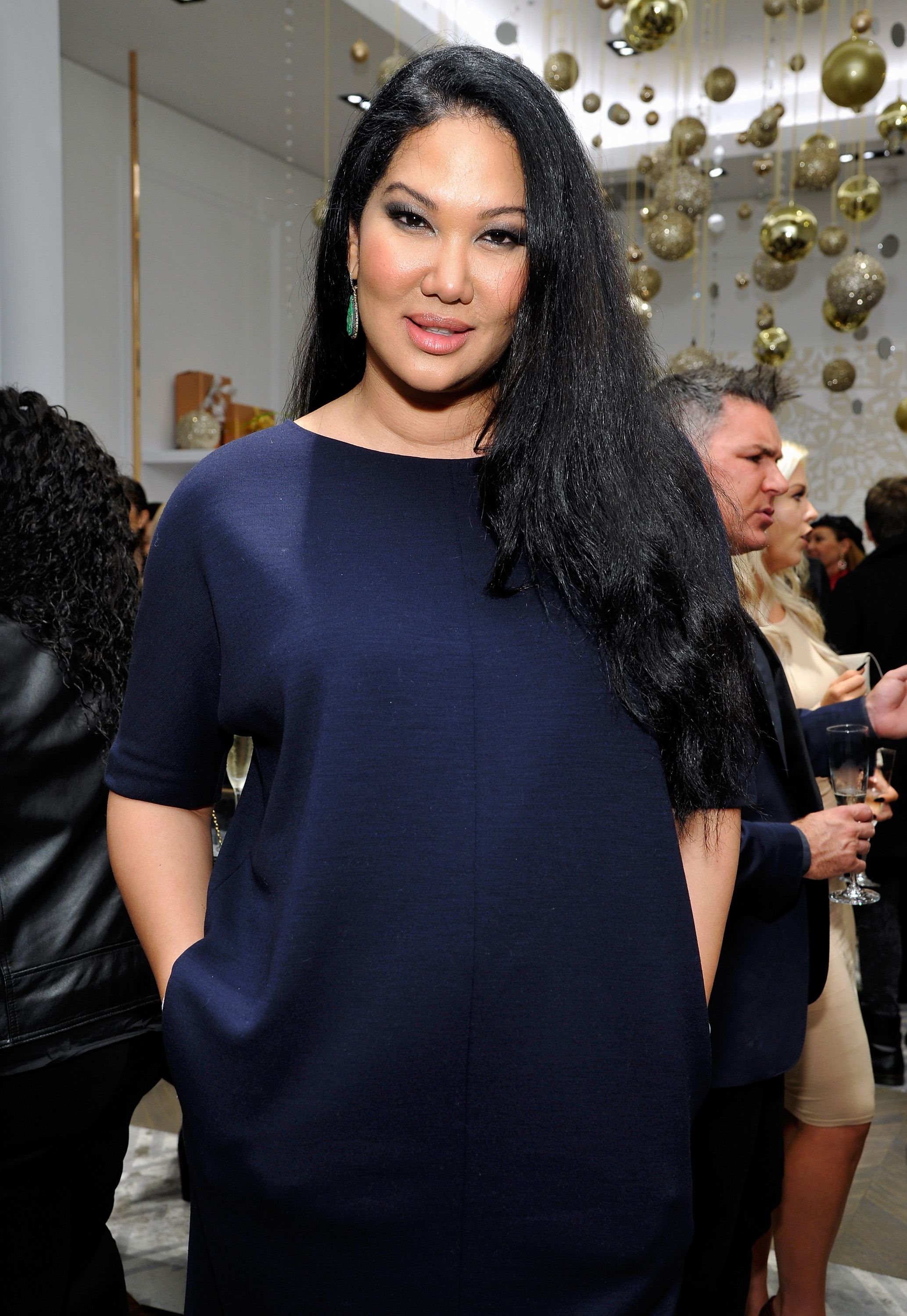 Kimora Lee Simmons Shares Cool Pic with a Cute Fan Posing in Twinning ...