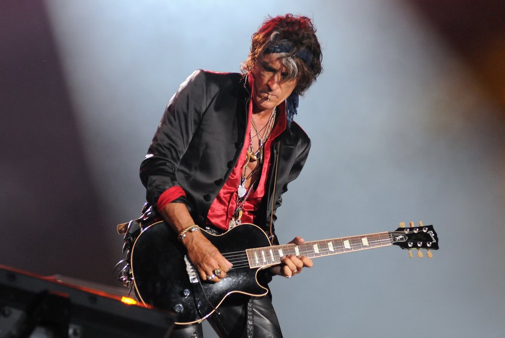 El guitarrista Joe Perry durante su concierto de la banda Hollywood Vampires en Rock in Rio 2015 en Río de Janeiro, Brasil. | Fuente:Shutterstock