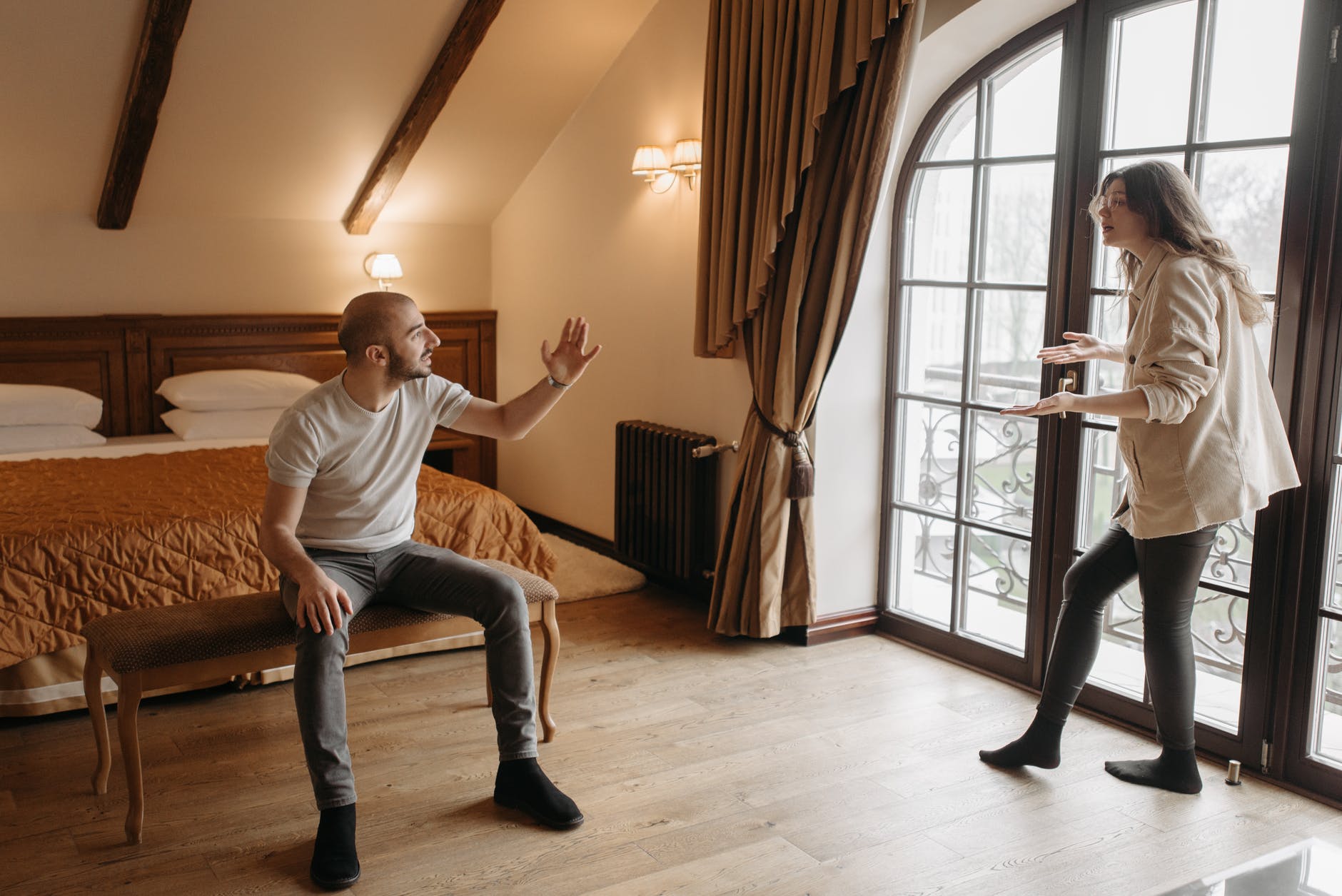 Woman confronting the man | Photo: Pexels