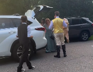 Guadalupe Rodríguez retrieving gifts from a car, posted on July 24, 2024 | Source: Instagram/elderordonez1