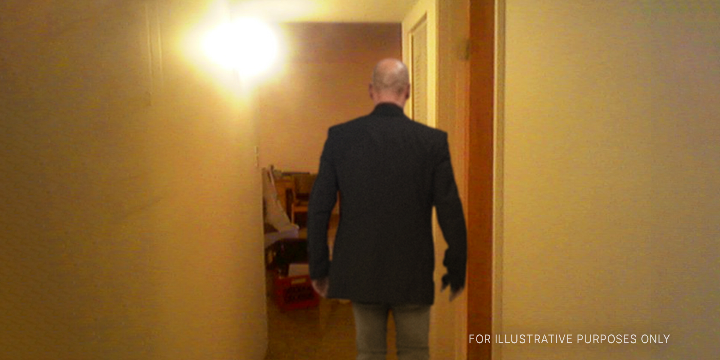 Man entering a room | Source: Shutterstock | Flickr/kurmbox (CC BY-SA 2.0)