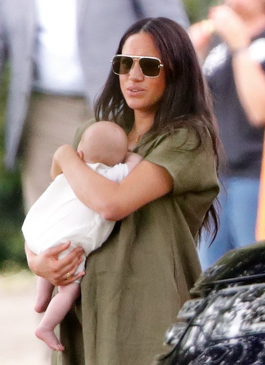 Meghan Markle holding baby Archie while attending "The King Power Royal Charity Polo Day" event, July, 2019. | Photo: Getty Images. 