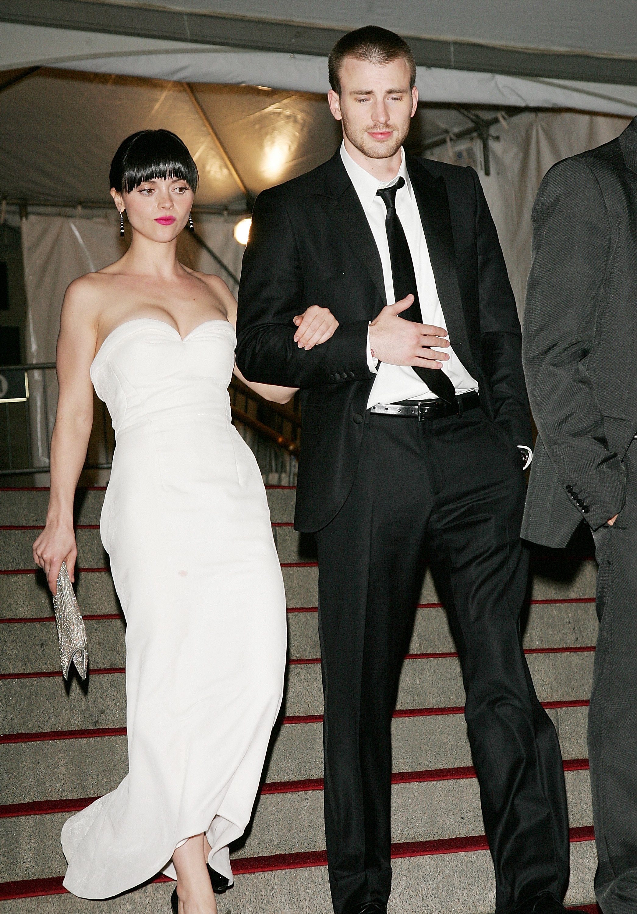 Christina Ricci and Chris Evans at the Met Gala on May 07, 2007 | Source: Getty Images