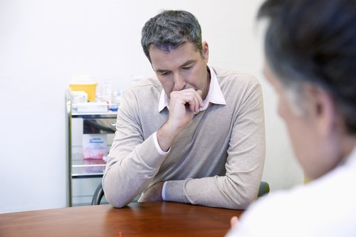 A worried man talking to a doctor. | Source: Shutterstock.