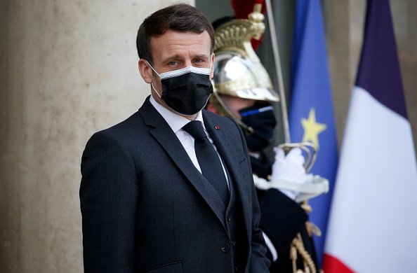 Le président français Emmanuel Macron portant un masque de protection. |Photo : Getty Images