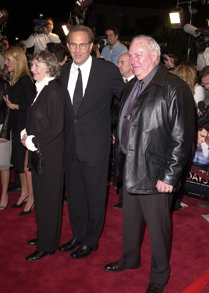 Kevin Costner, parents Bill & Sharon Costner. | Photo : Getty Images