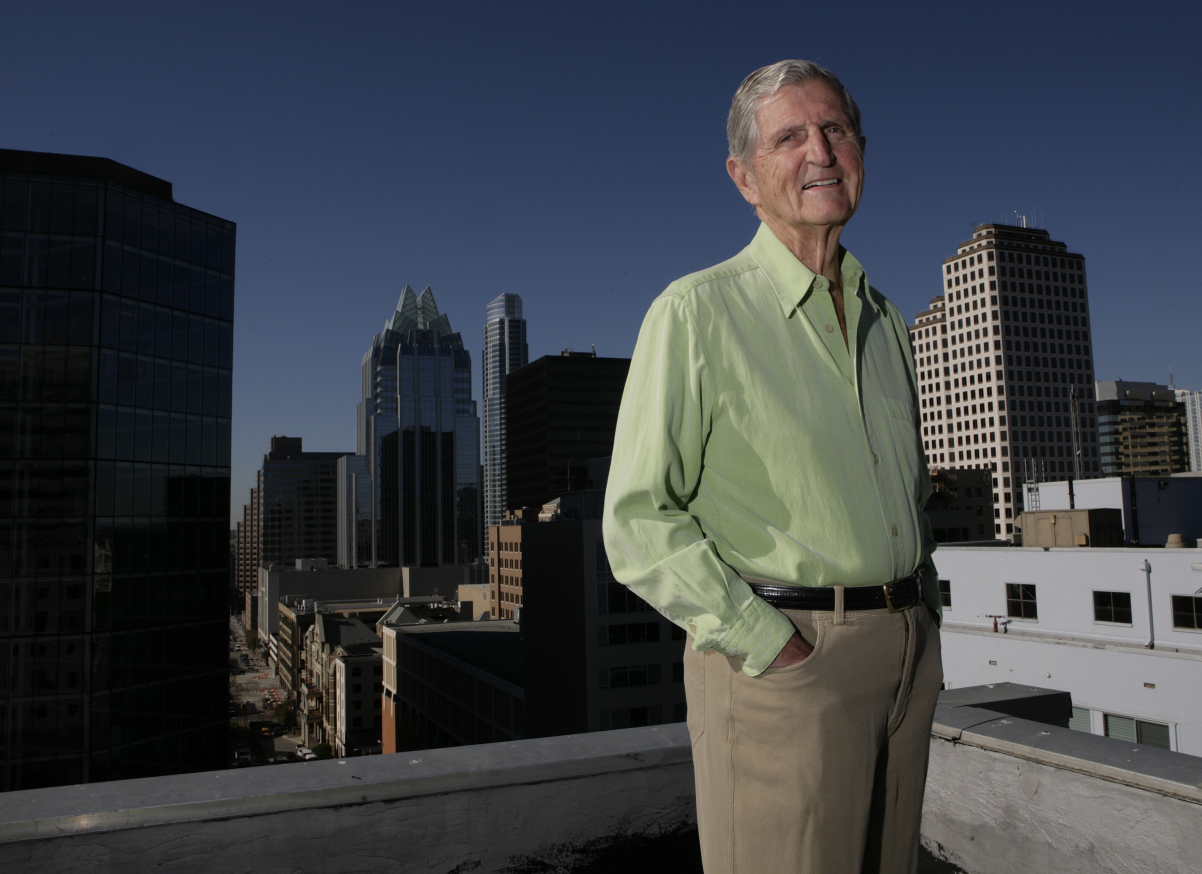Harry Whittington stands on the roof of his office building, where he still practices law in Austin, Texas, on October 7, 2010 | Source: Getty Images