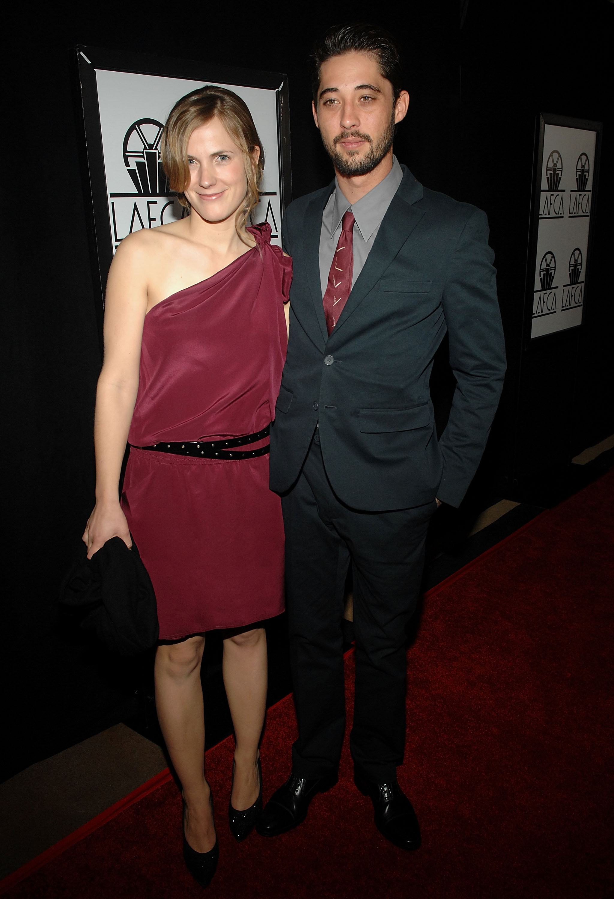 Anna Axster and Ryan Bingham pose at the 35th Annual Los Angeles Film Critics Association Awards at InterContinental Hotel on January 16, 2010, in Century City, California | Source: Getty Images