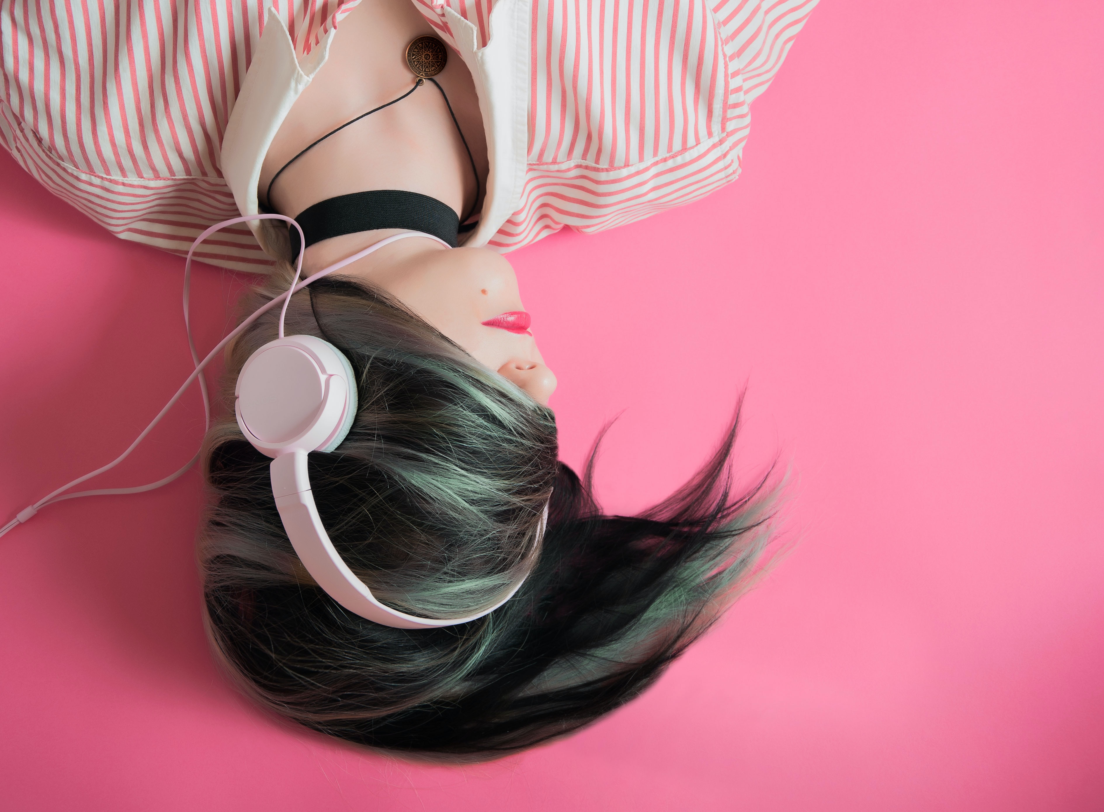A woman listening to music. | Source: Unsplash