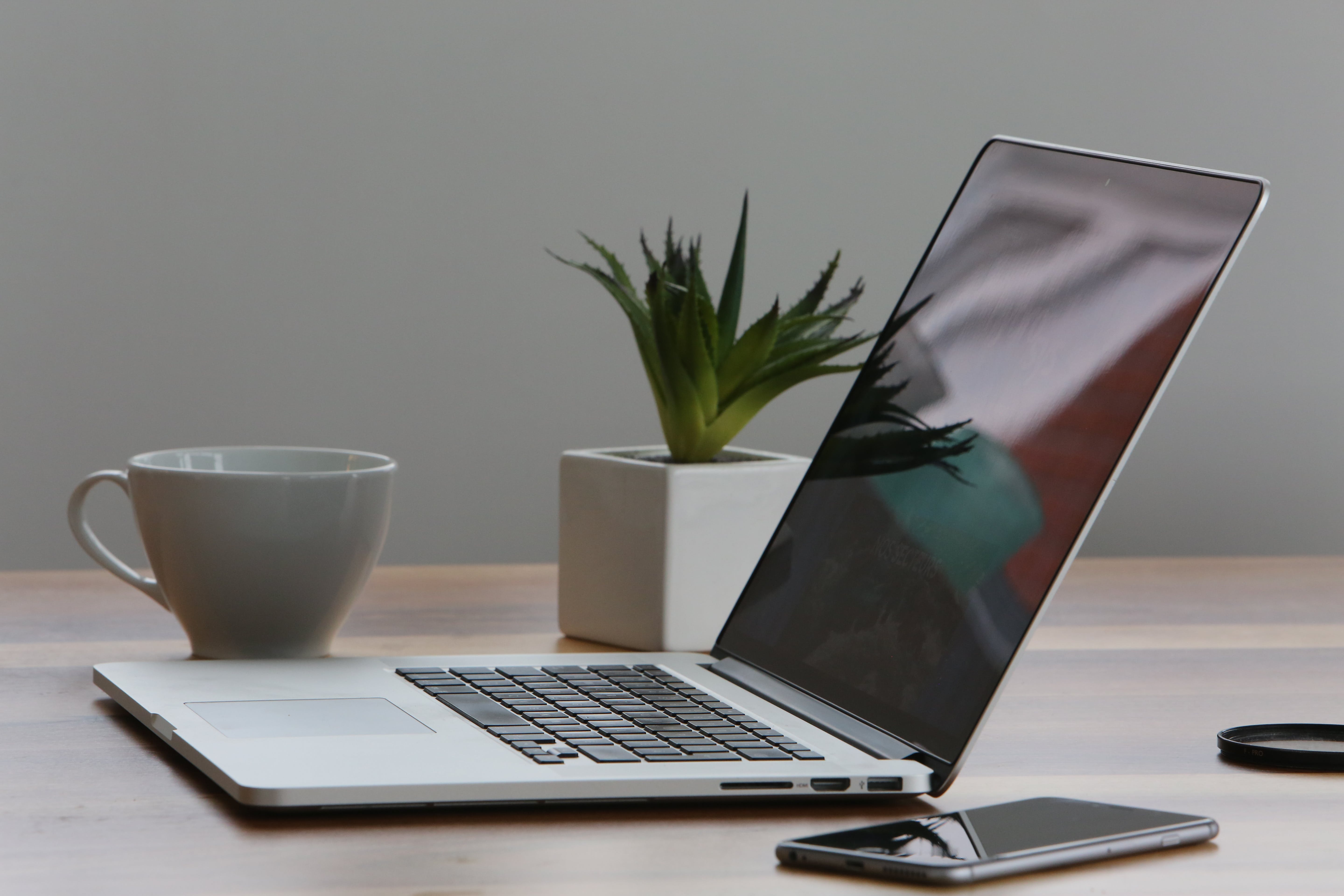 A silver laptop on top of a table. | Source: Pexels