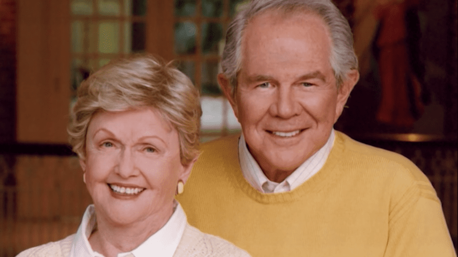 Pat Robertson and wife, Dede Robertson, pose together for a portrait | Source: YouTube.com/The 700 Club