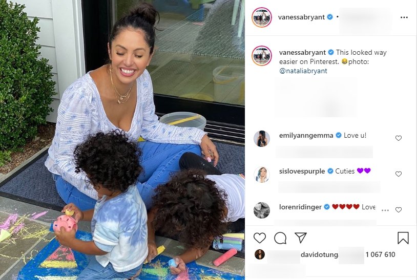 Vanessa Bryant playing with her kids Bianca and Capri. | Photo: Instagram/vanessabryant
