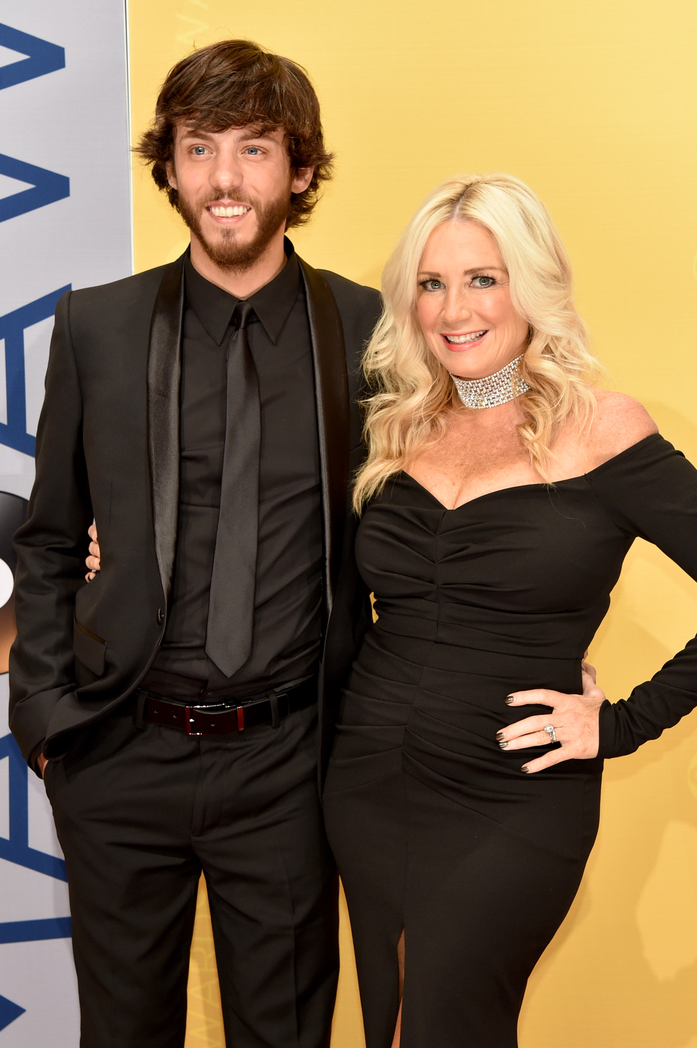 Chris Janson and wife Kelly Lynn at the 50th annual CMA Awards in 2016, in Nashville, Tennessee. | Source: Getty Images